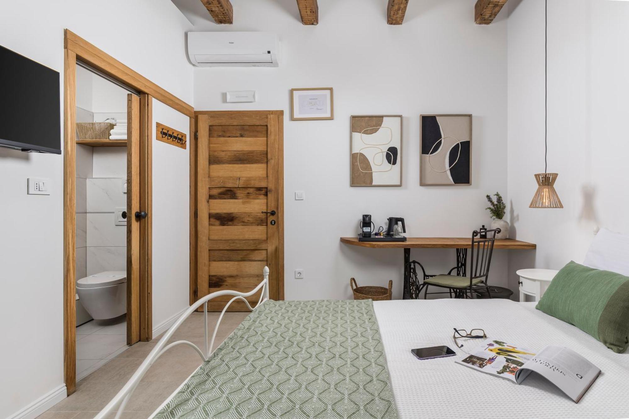 The House Hotel Malinska Exterior photo